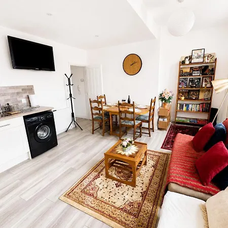 Spacious Family Sleeps 8 Gloucester Rd *
