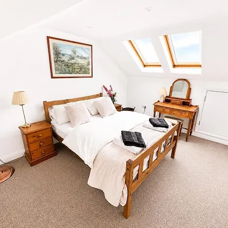 Apartment Spacious Family Sleeps 8 Gloucester Rd Bristol