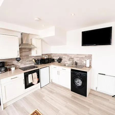 Spacious Family Sleeps 8 Gloucester Rd