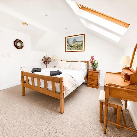 Spacious Family Sleeps 8 Gloucester Rd Bristol