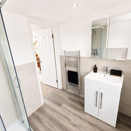 Apartment Spacious Family Sleeps 8 Gloucester Rd Bristol